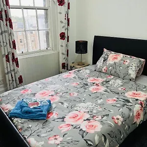 https://edinburgh-city-centerroyal-mile-flat.edinburghhotelsuk.org