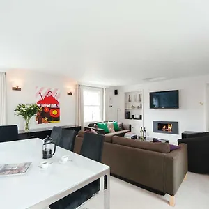 https://apt-stylish-three-bedroom-in-central.tophotelsbath.com